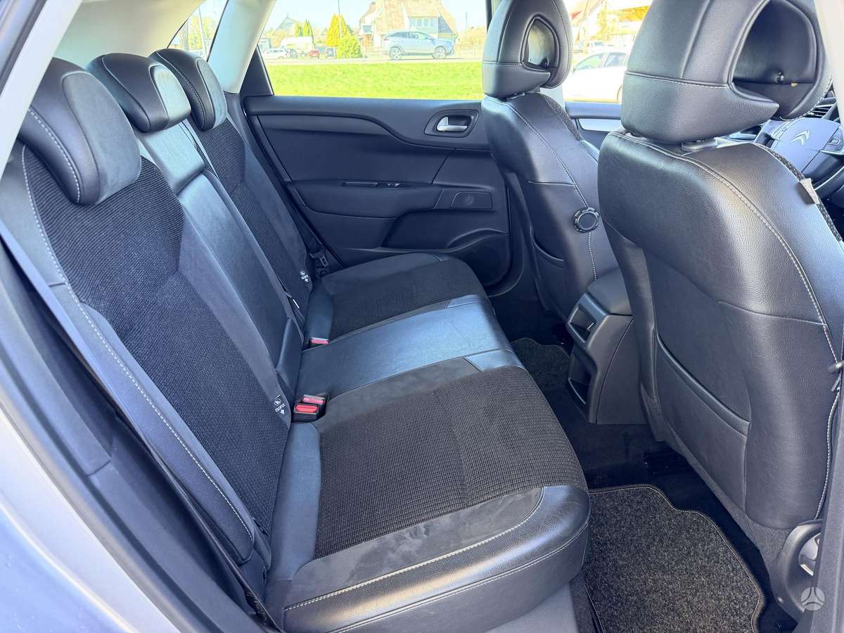 Citroen C4, 1.6 l., hatchback