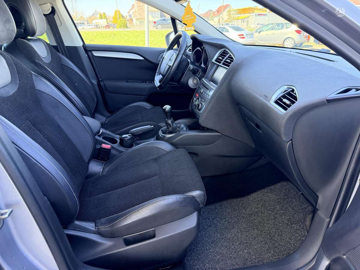 Citroen C4, 1.6 l., hatchback