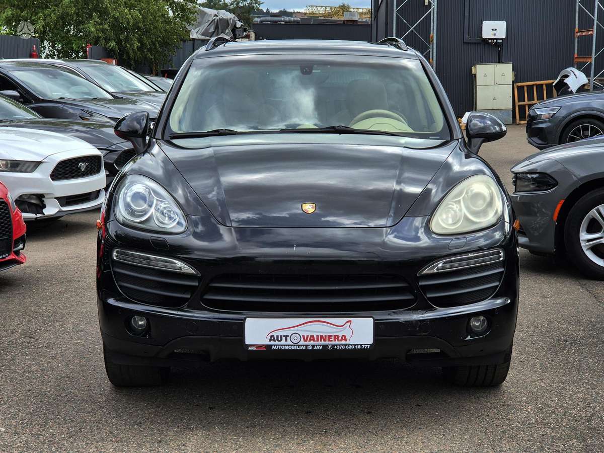 Porsche Cayenne, 4.8 l., off-road / crossover
