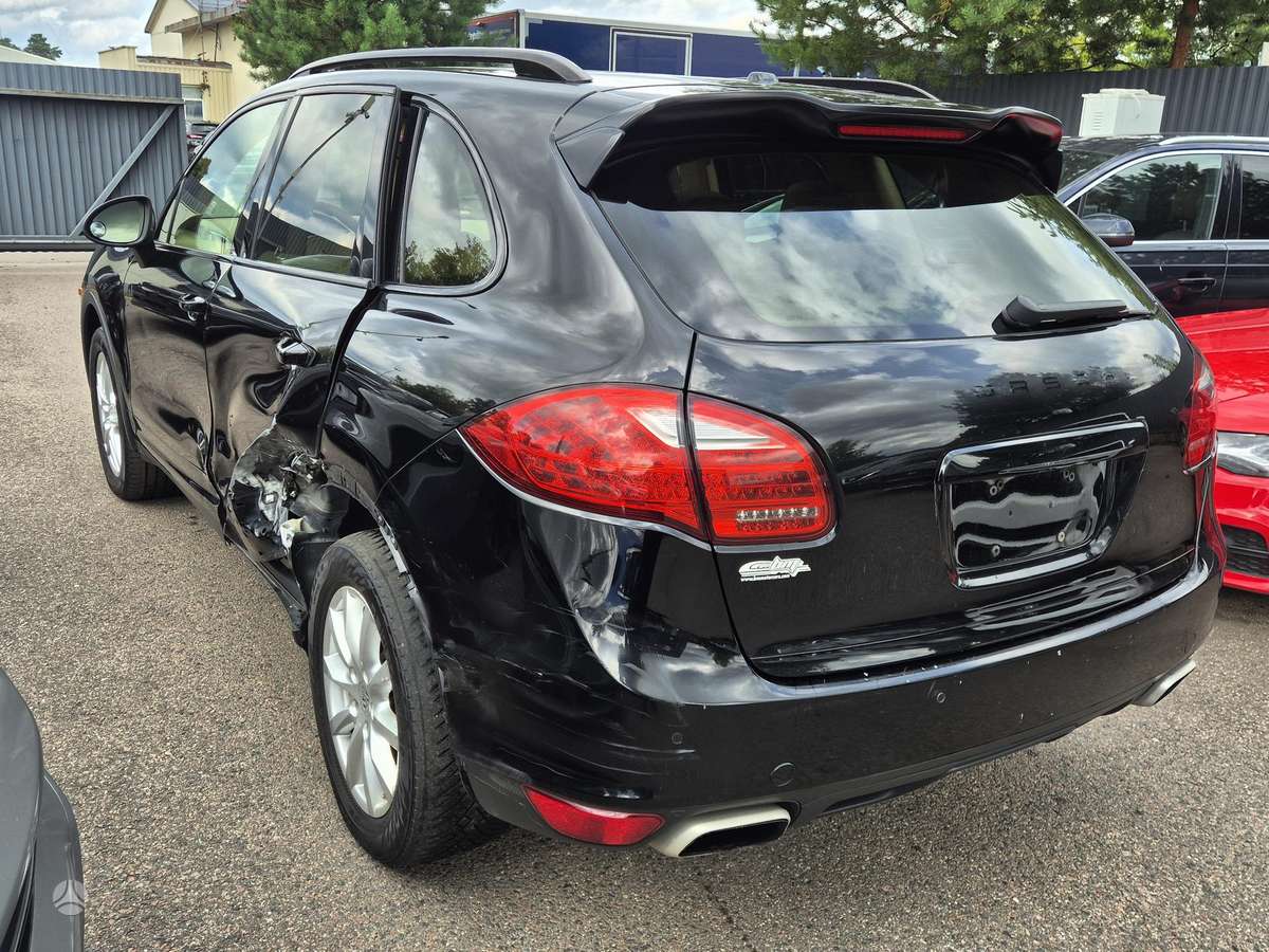 Porsche Cayenne, 4.8 l., off-road / crossover