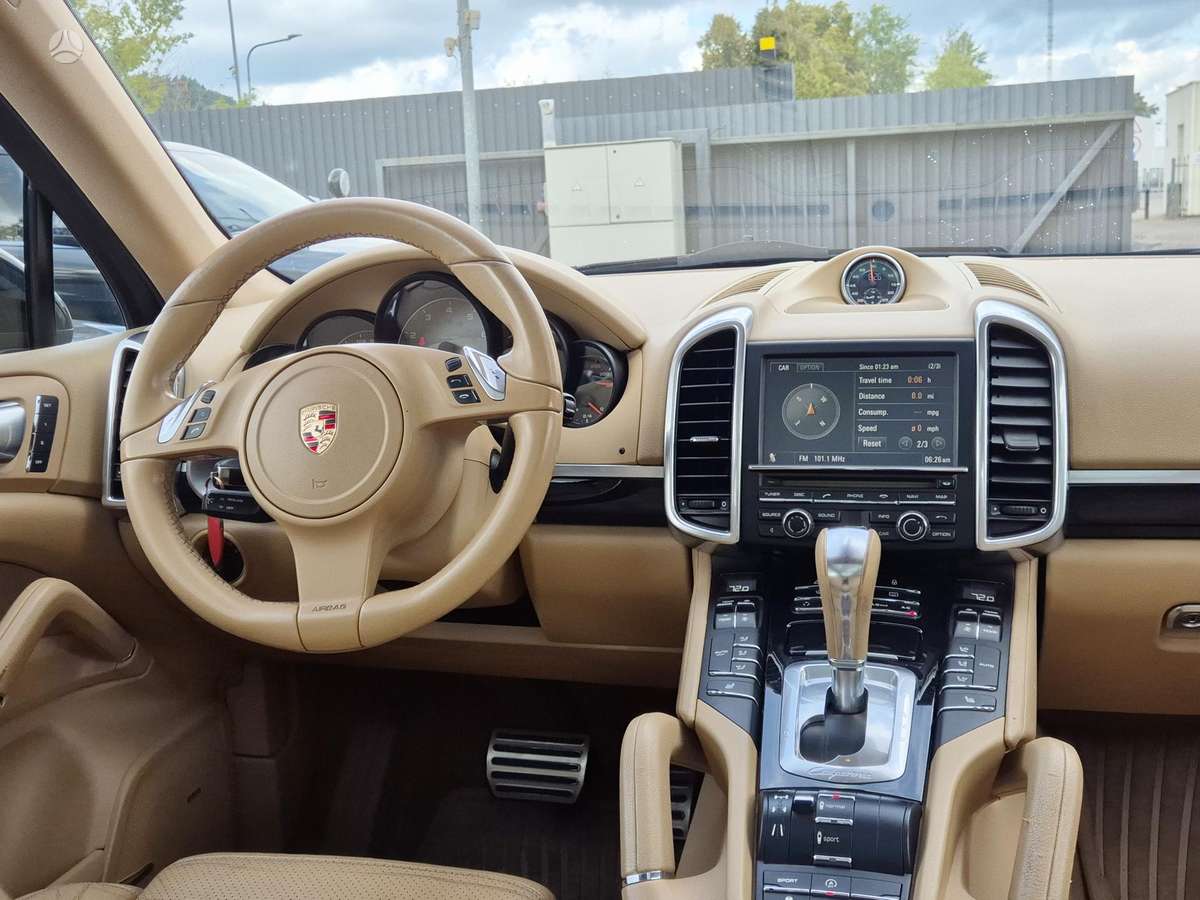 Porsche Cayenne, 4.8 l., off-road / crossover