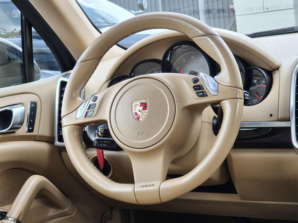 Porsche Cayenne, 4.8 l., off-road / crossover