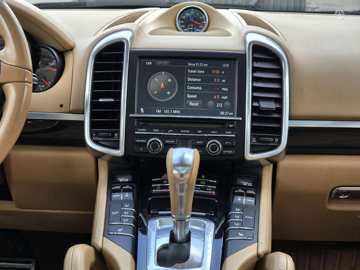 Porsche Cayenne, 4.8 l., off-road / crossover