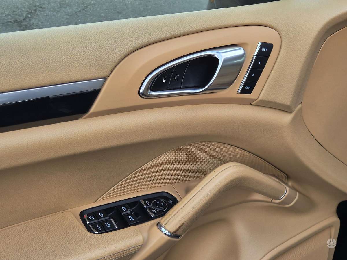 Porsche Cayenne, 4.8 l., off-road / crossover