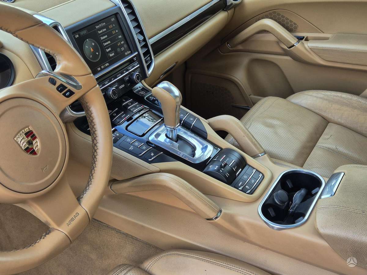 Porsche Cayenne, 4.8 l., off-road / crossover