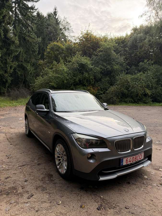BMW X1, 2.0 l., off-road / crossover
