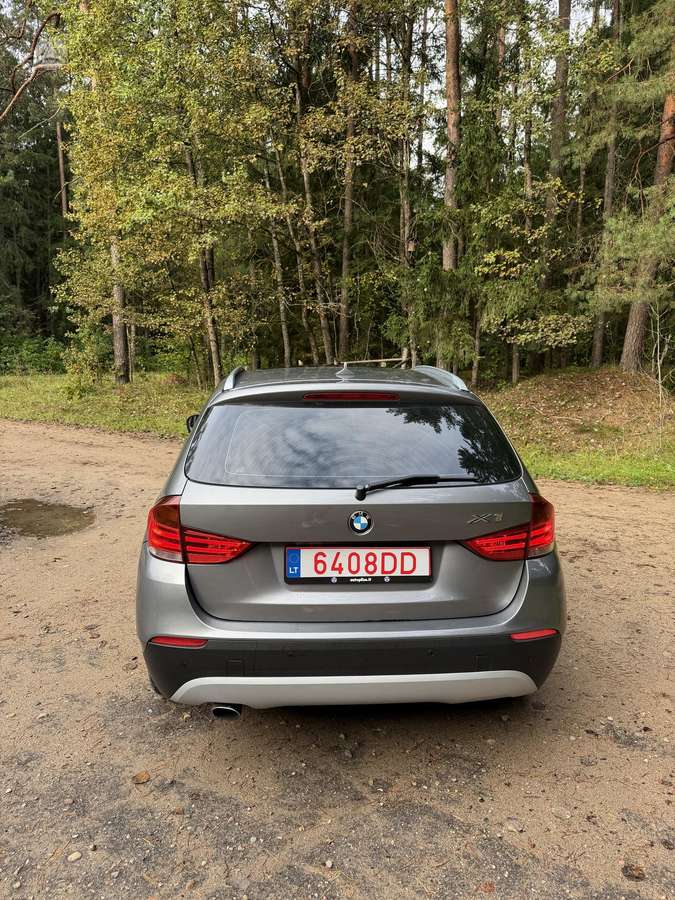 BMW X1, 2.0 l., off-road / crossover