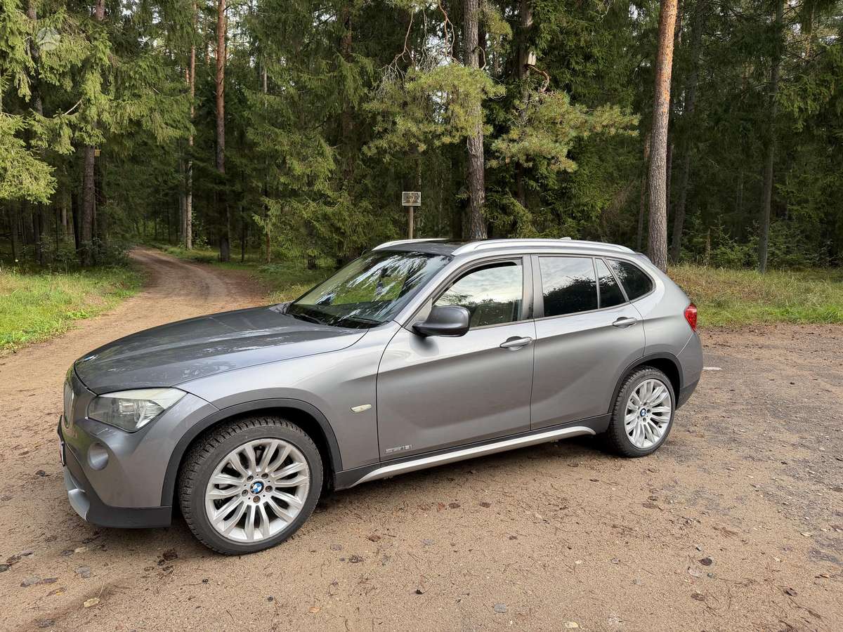 BMW X1, 2.0 l., off-road / crossover