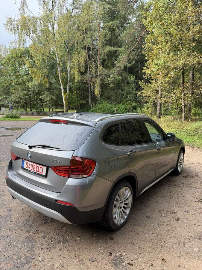 BMW X1, 2.0 l., off-road / crossover