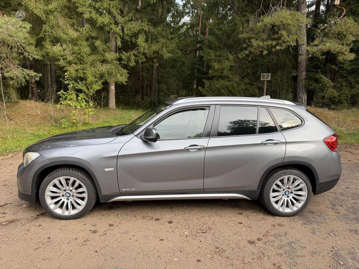 BMW X1, 2.0 l., off-road / crossover