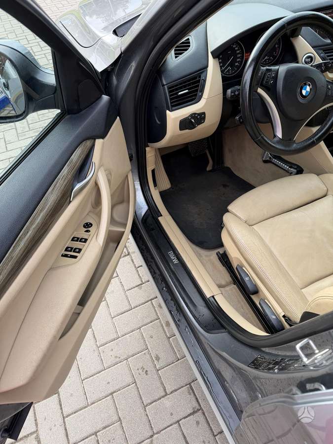 BMW X1, 2.0 l., off-road / crossover