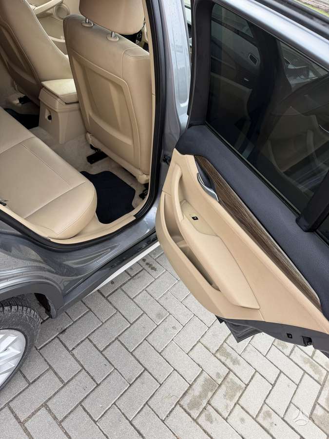 BMW X1, 2.0 l., off-road / crossover