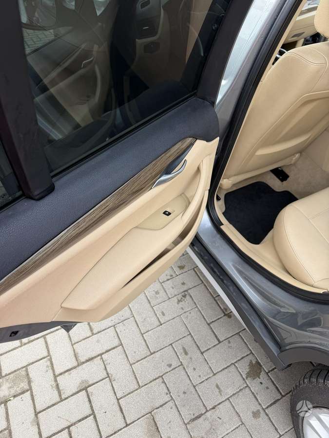 BMW X1, 2.0 l., off-road / crossover