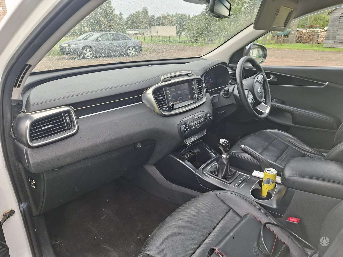 Kia Sorento dalimis. Metalynas rrr