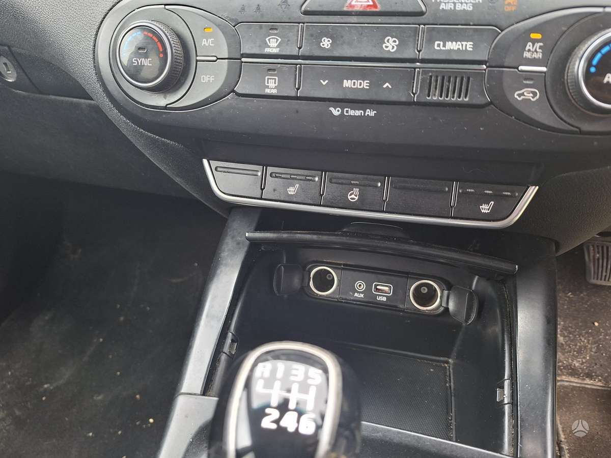 Kia Sorento dalimis. Metalynas rrr