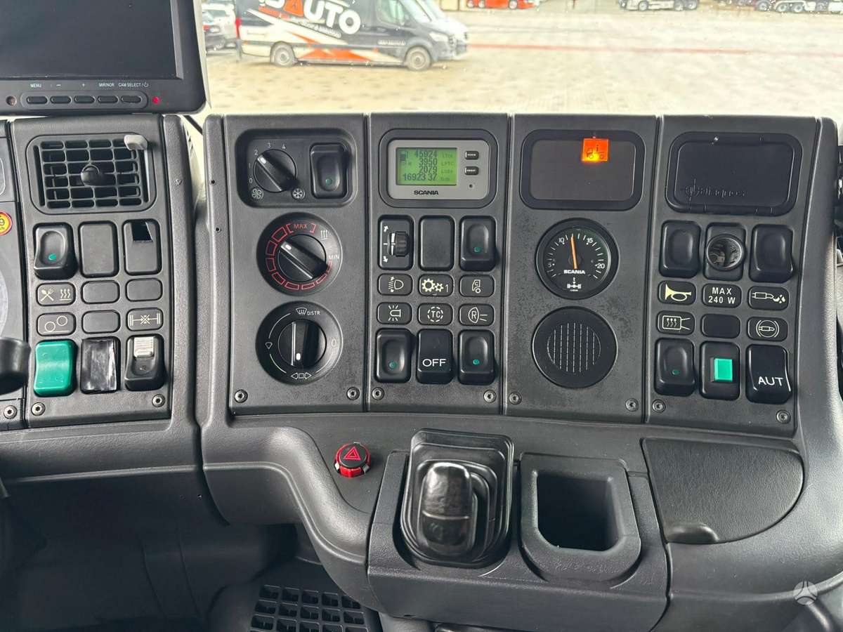 Scania R 124 470 8x2*6, с краном