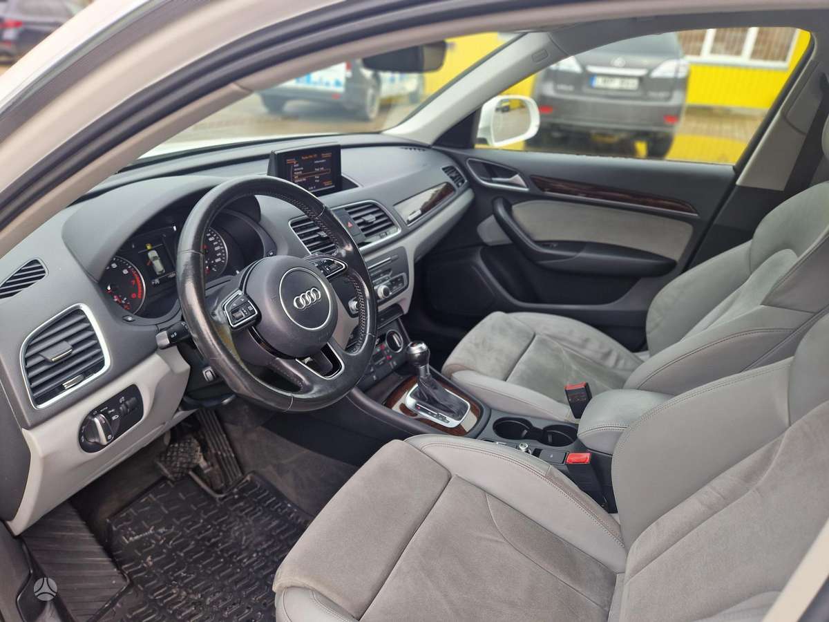 Audi Q3, 2.0 l., off-road / crossover