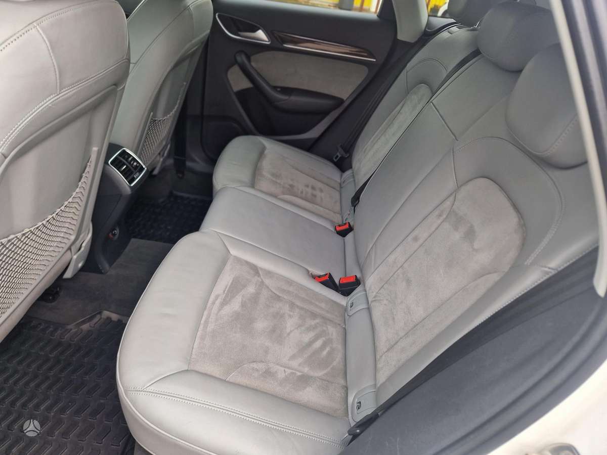 Audi Q3, 2.0 l., Внедорожник / Кроссовер