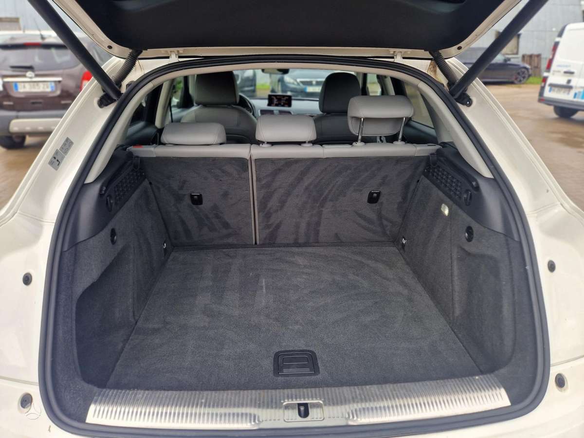 Audi Q3, 2.0 l., Внедорожник / Кроссовер