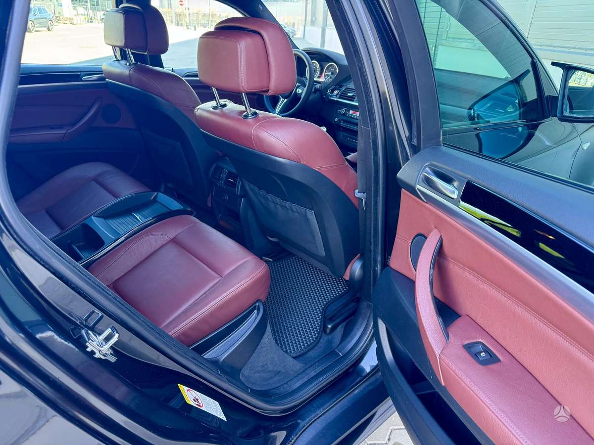 BMW X6, 3.0 l., off-road / crossover