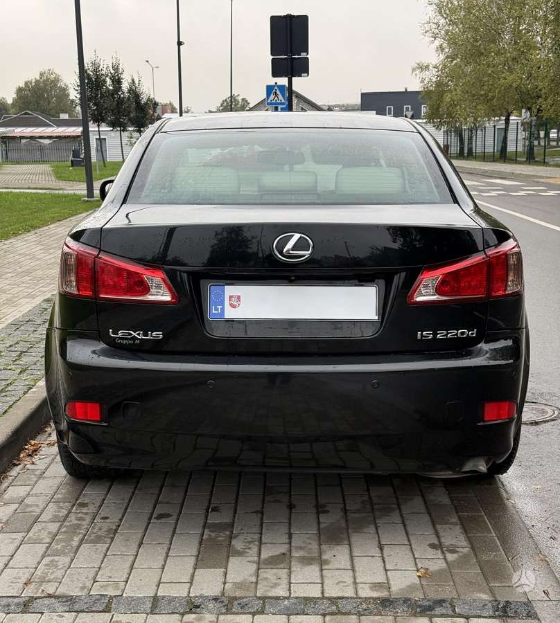 Lexus IS 220, 2.2 l., sedanas