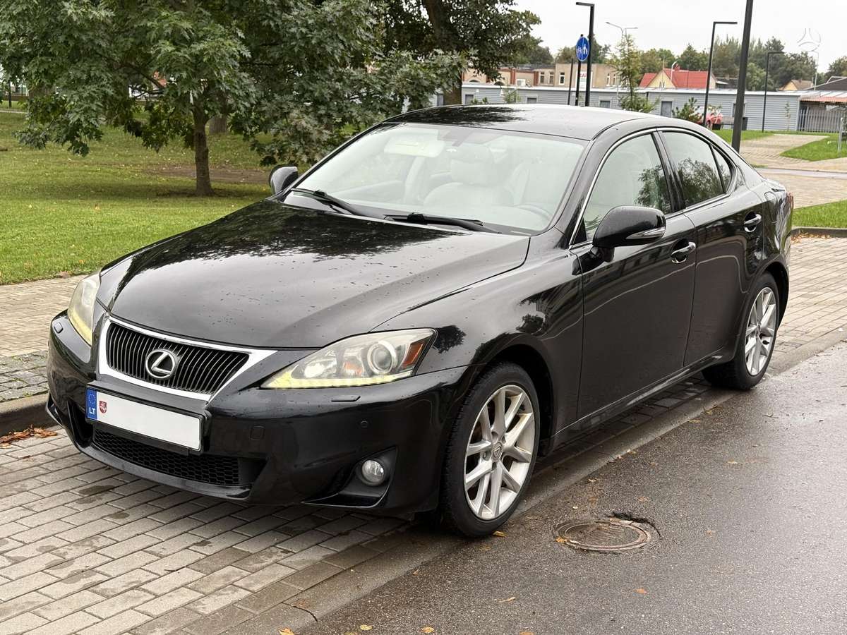 Lexus IS 220, 2.2 l., sedanas