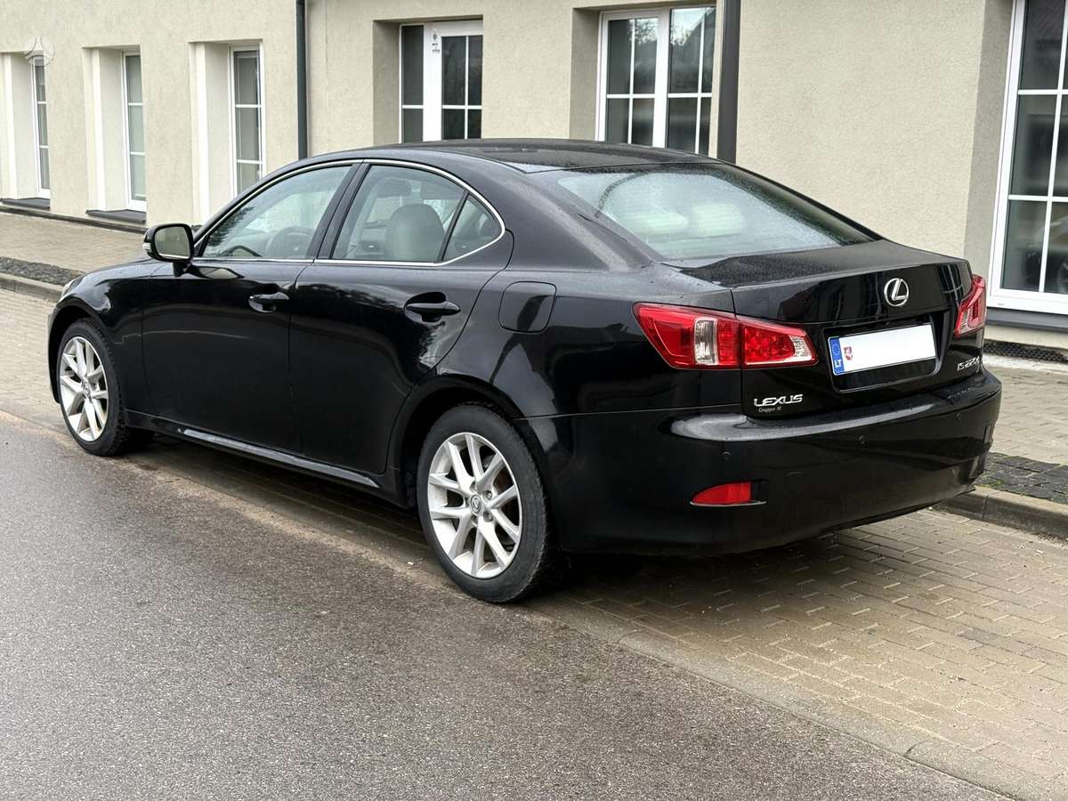 Lexus IS 220, 2.2 l., sedanas