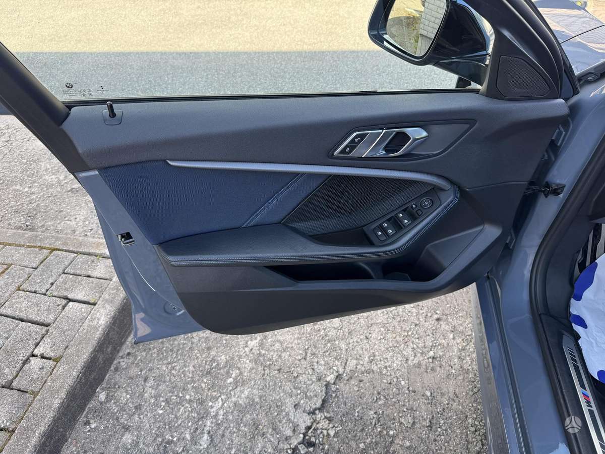 BMW 120, 2.0 l., hatchback