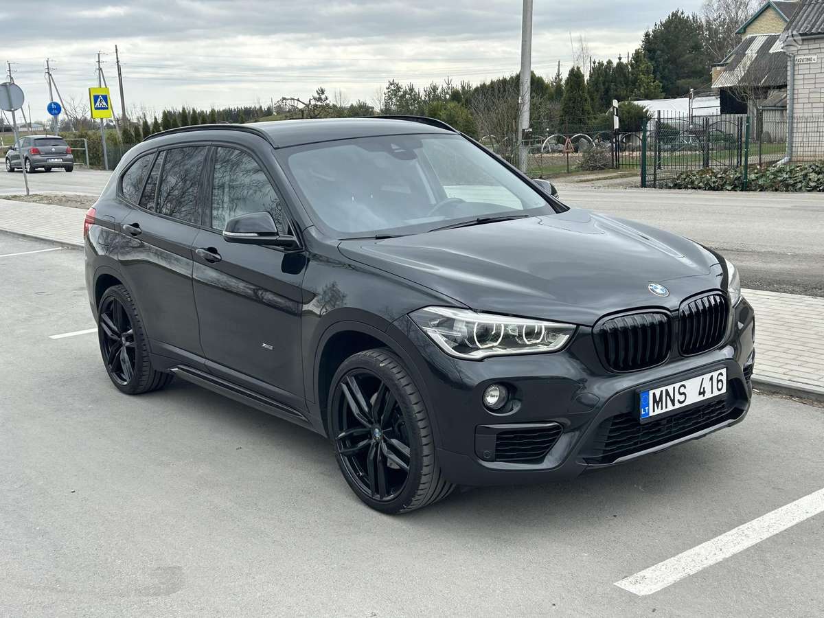 BMW X1, 2.0 l., off-road / crossover