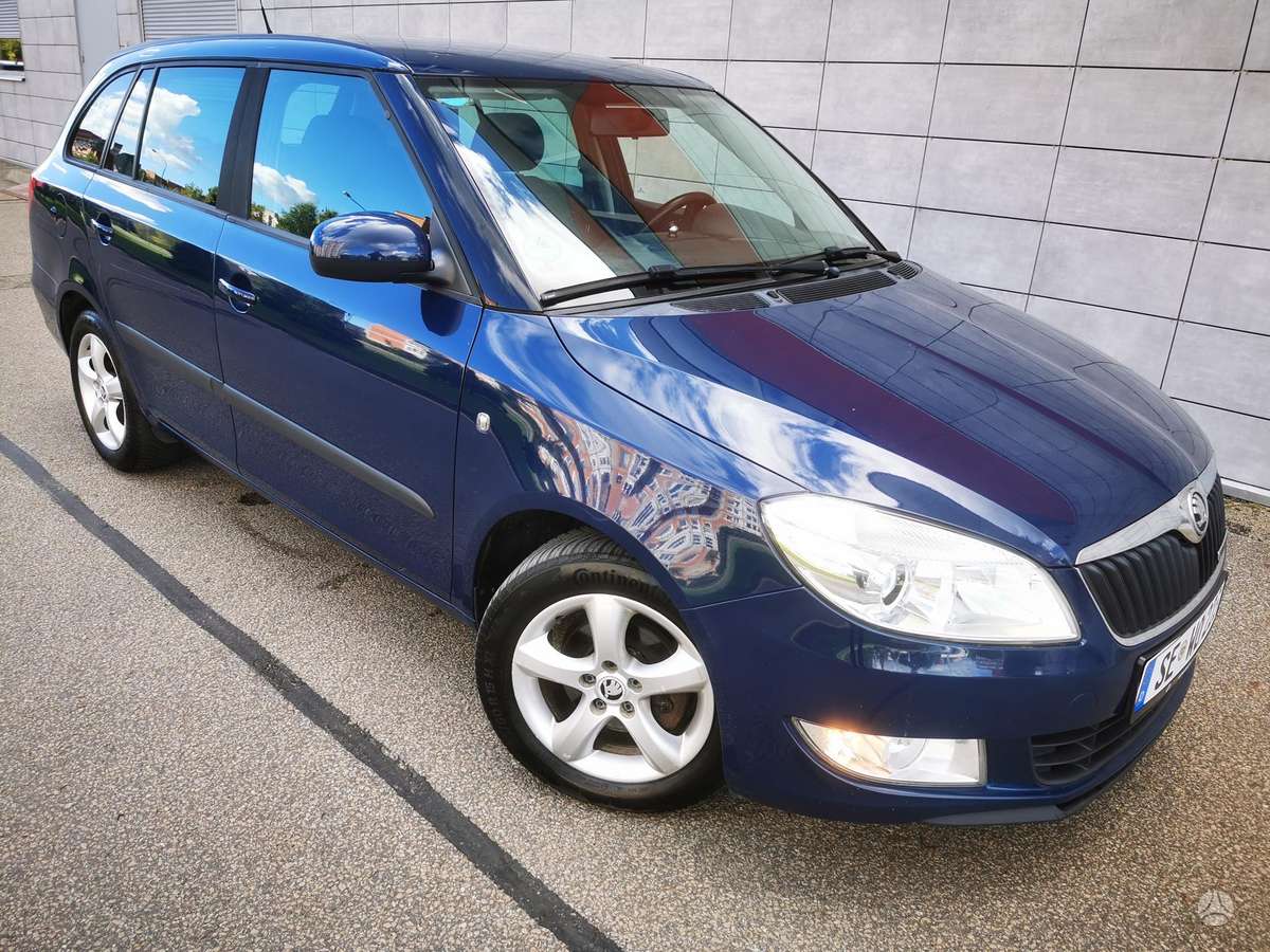 Skoda Fabia 2013 — салон