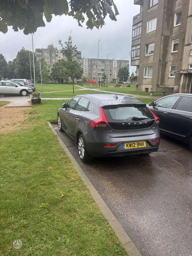 Volvo V40, 1.6 l., hatchback