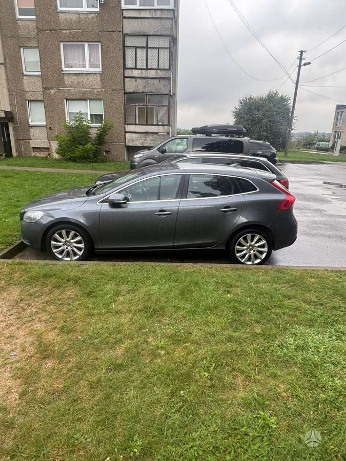 Volvo V40, 1.6 l., hatchback