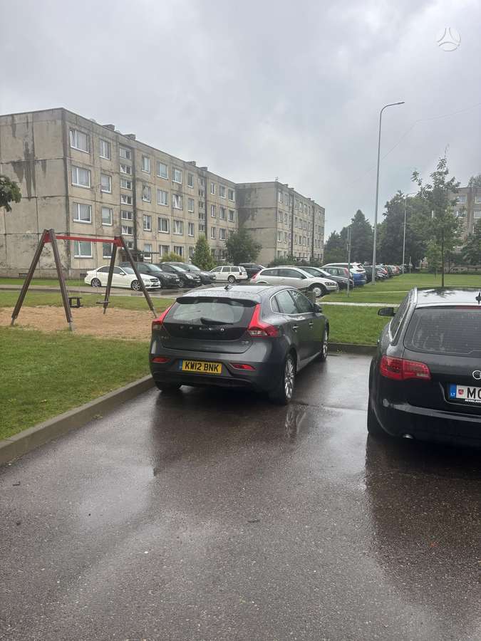 Volvo V40, 1.6 l., hatchback