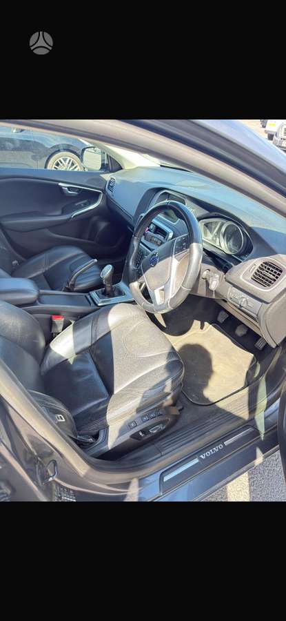 Volvo V40, 1.6 l., hatchback