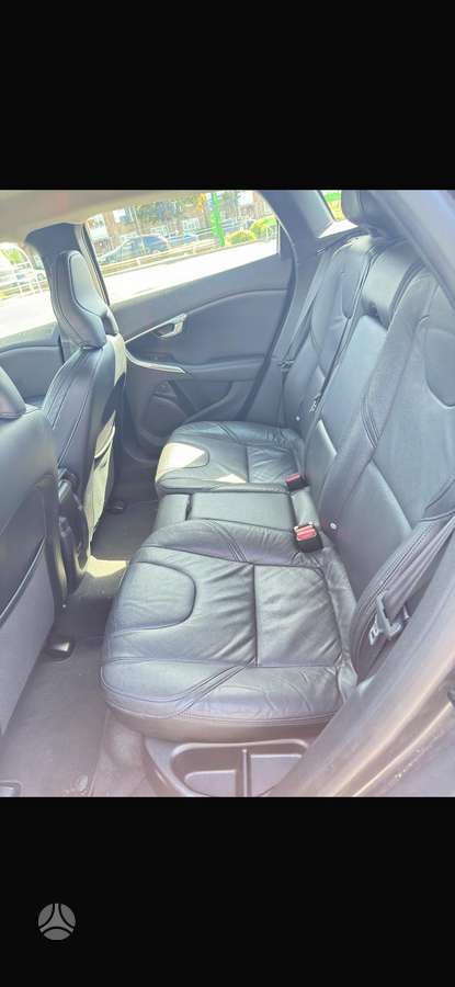 Volvo V40, 1.6 l., hatchback