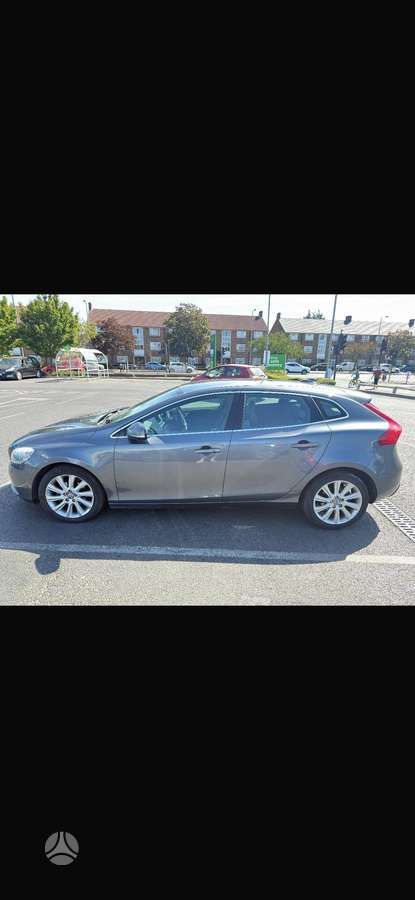Volvo V40, 1.6 l., hatchback