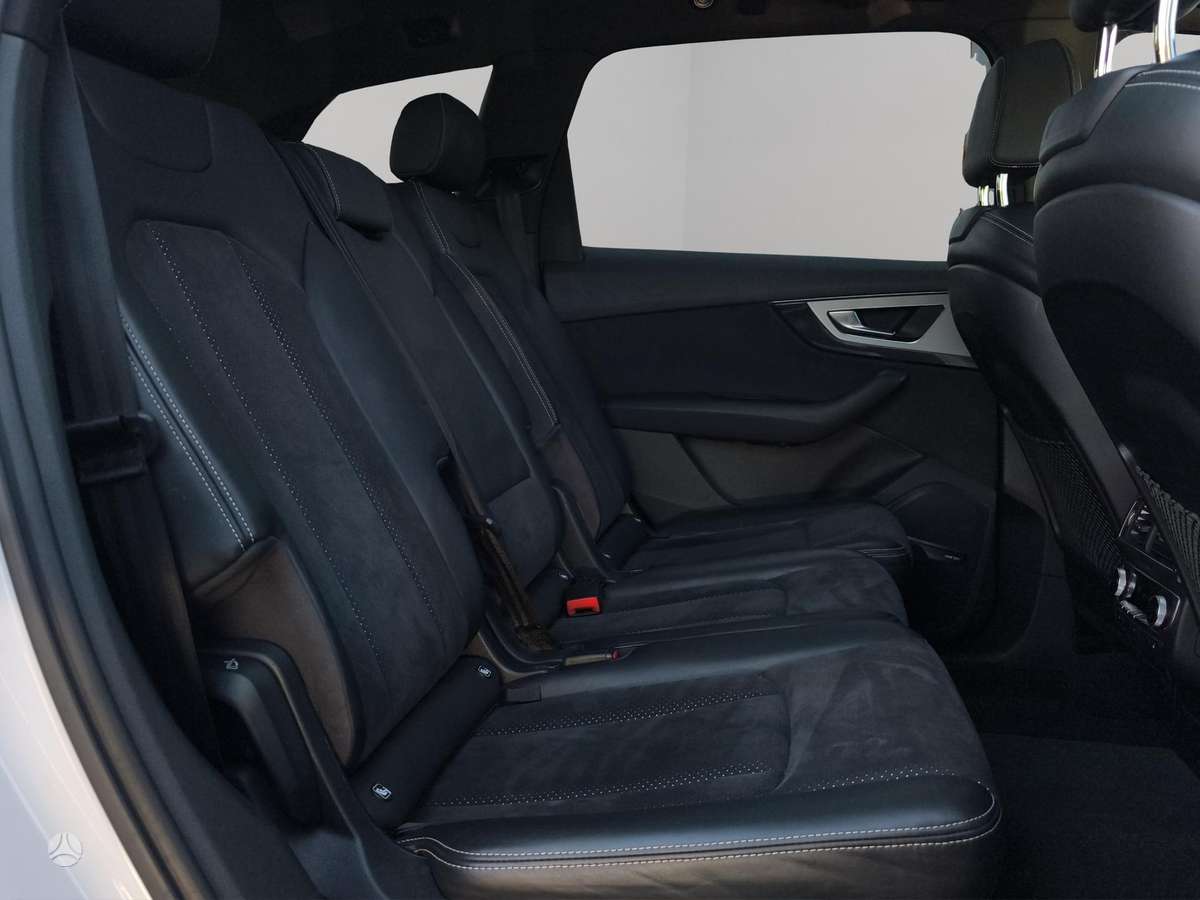 Audi Q7, 3.0 l., off-road / crossover