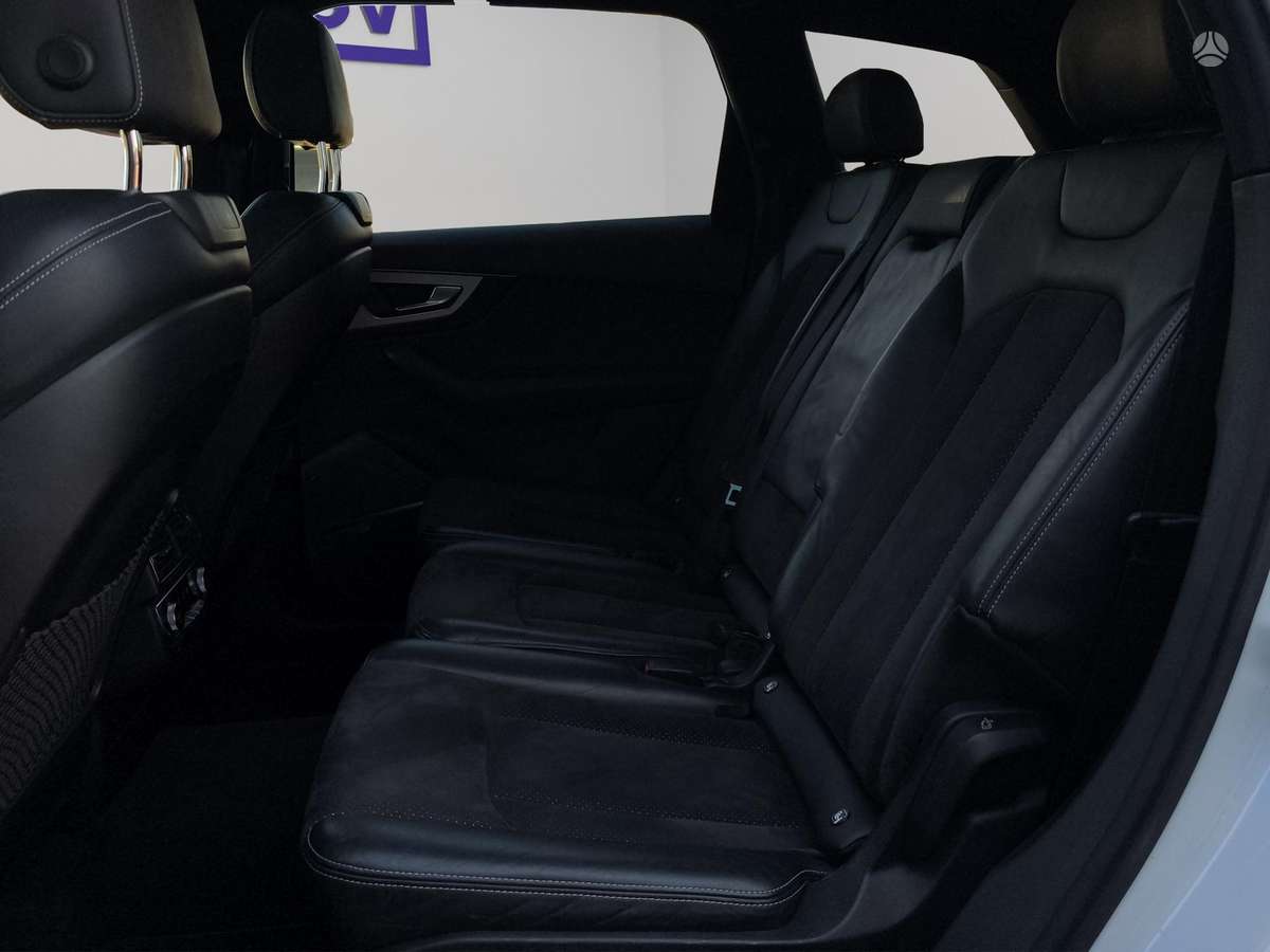 Audi Q7, 3.0 l., off-road / crossover