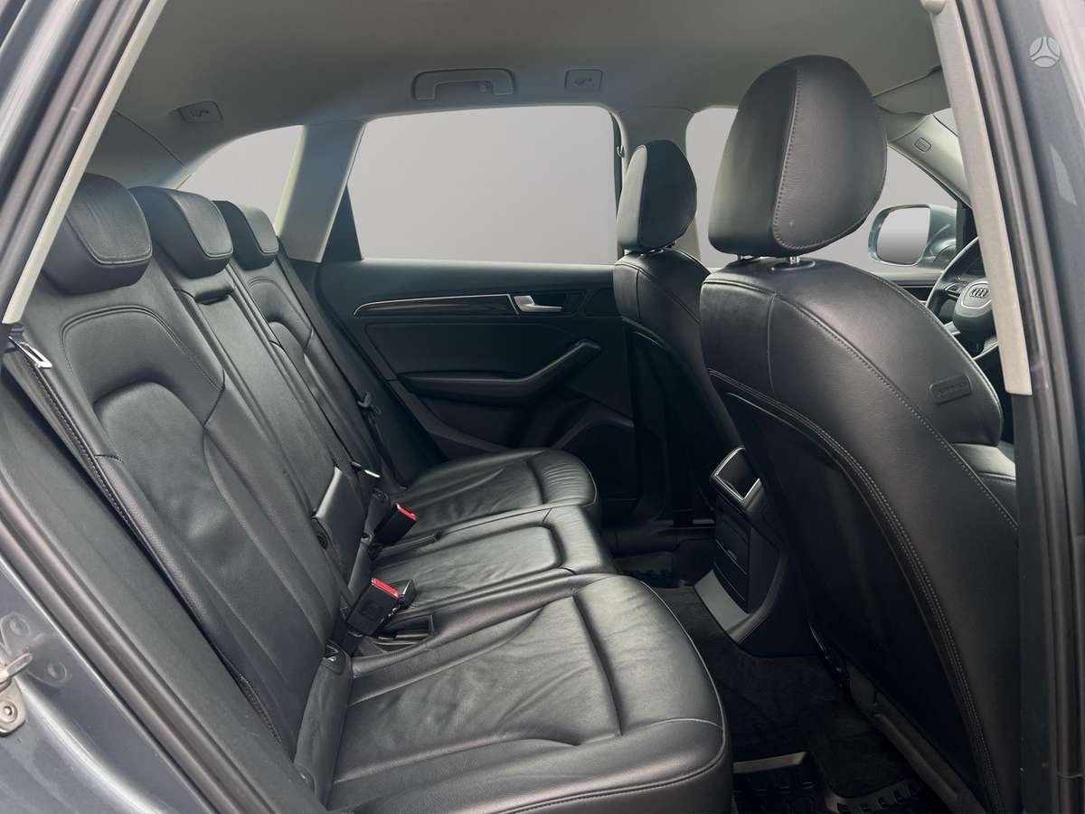 Audi Q5, 3.0 l., off-road / crossover