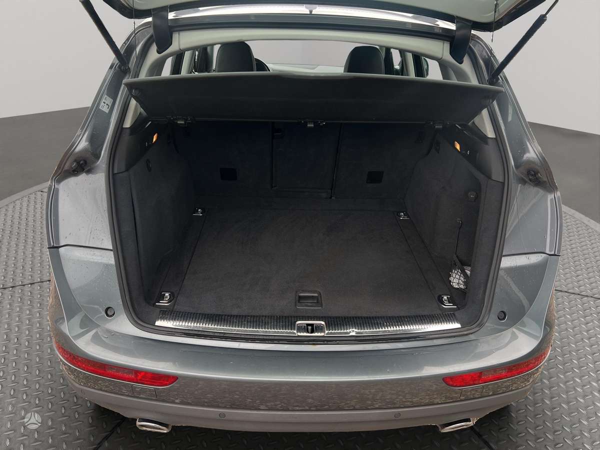Audi Q5, 3.0 l., off-road / crossover