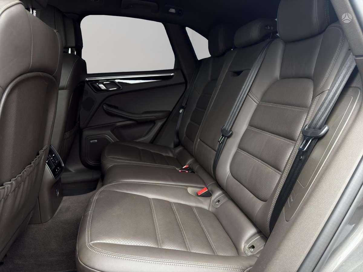 Porsche Macan, 2.0 l., off-road / crossover