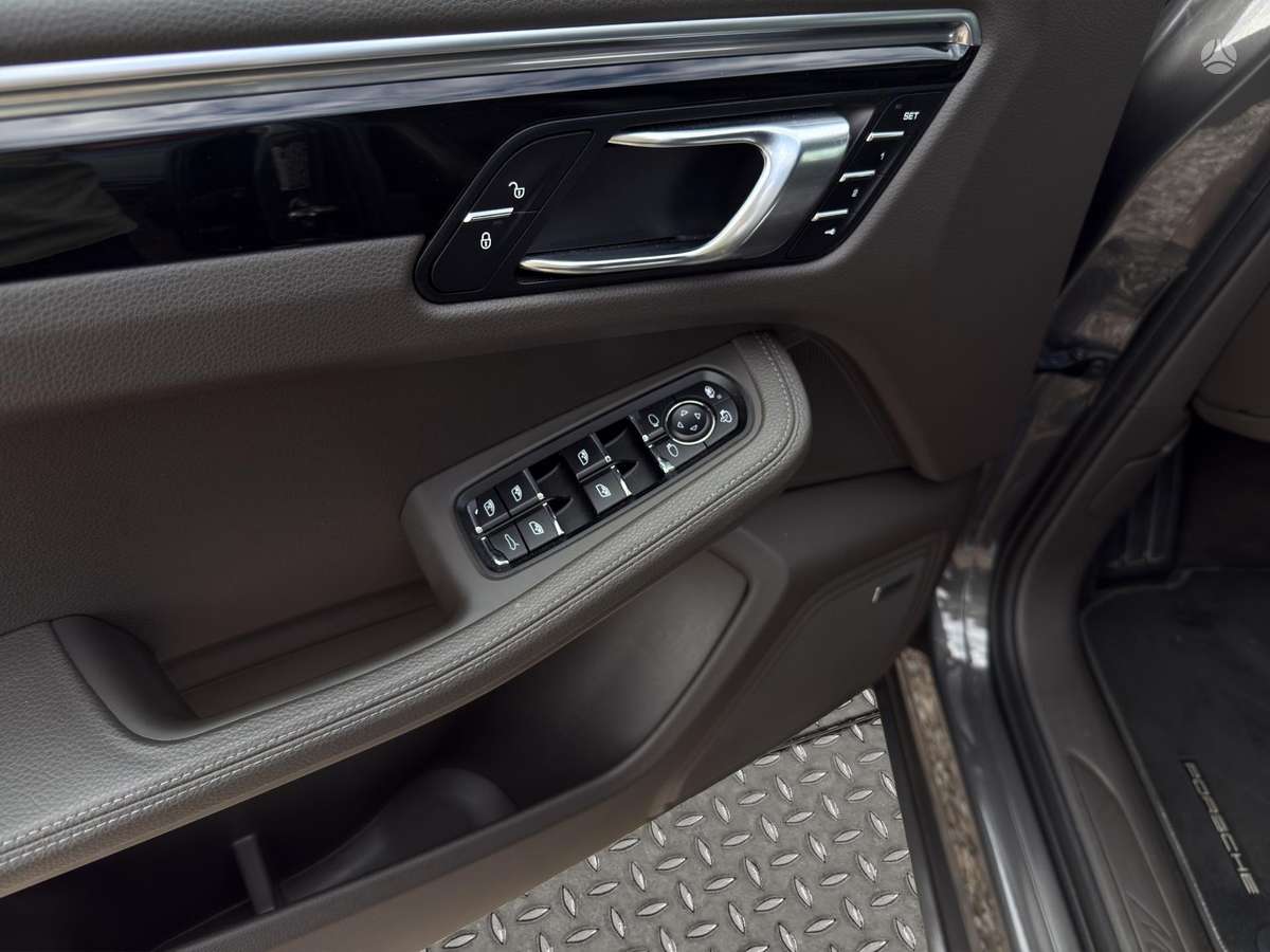 Porsche Macan, 2.0 l., off-road / crossover