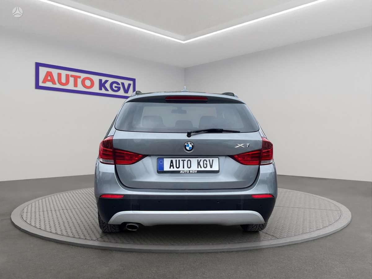 BMW X1, 2.0 l., off-road / crossover