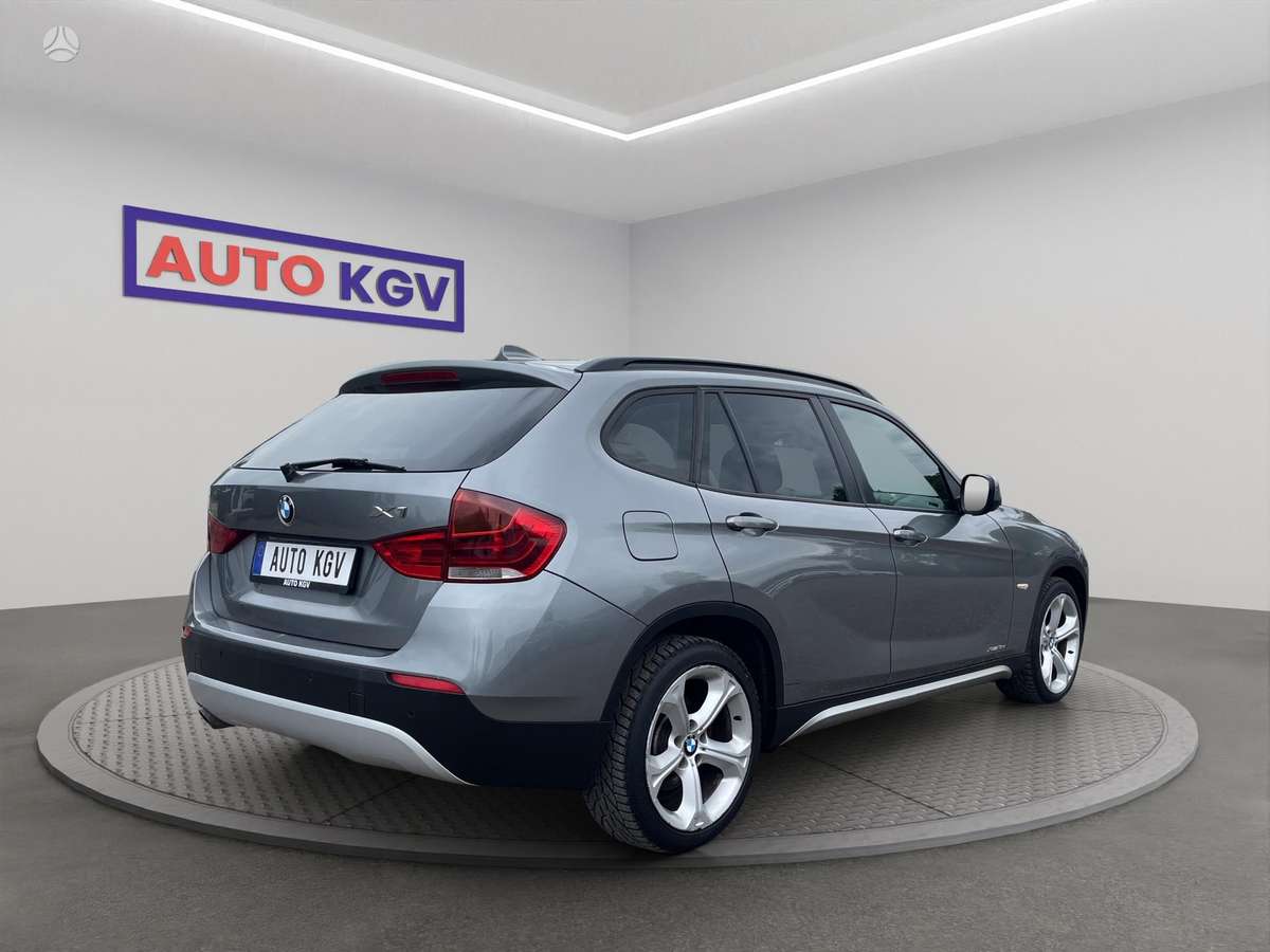 BMW X1, 2.0 l., off-road / crossover