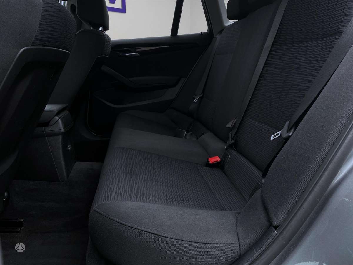 BMW X1, 2.0 l., off-road / crossover