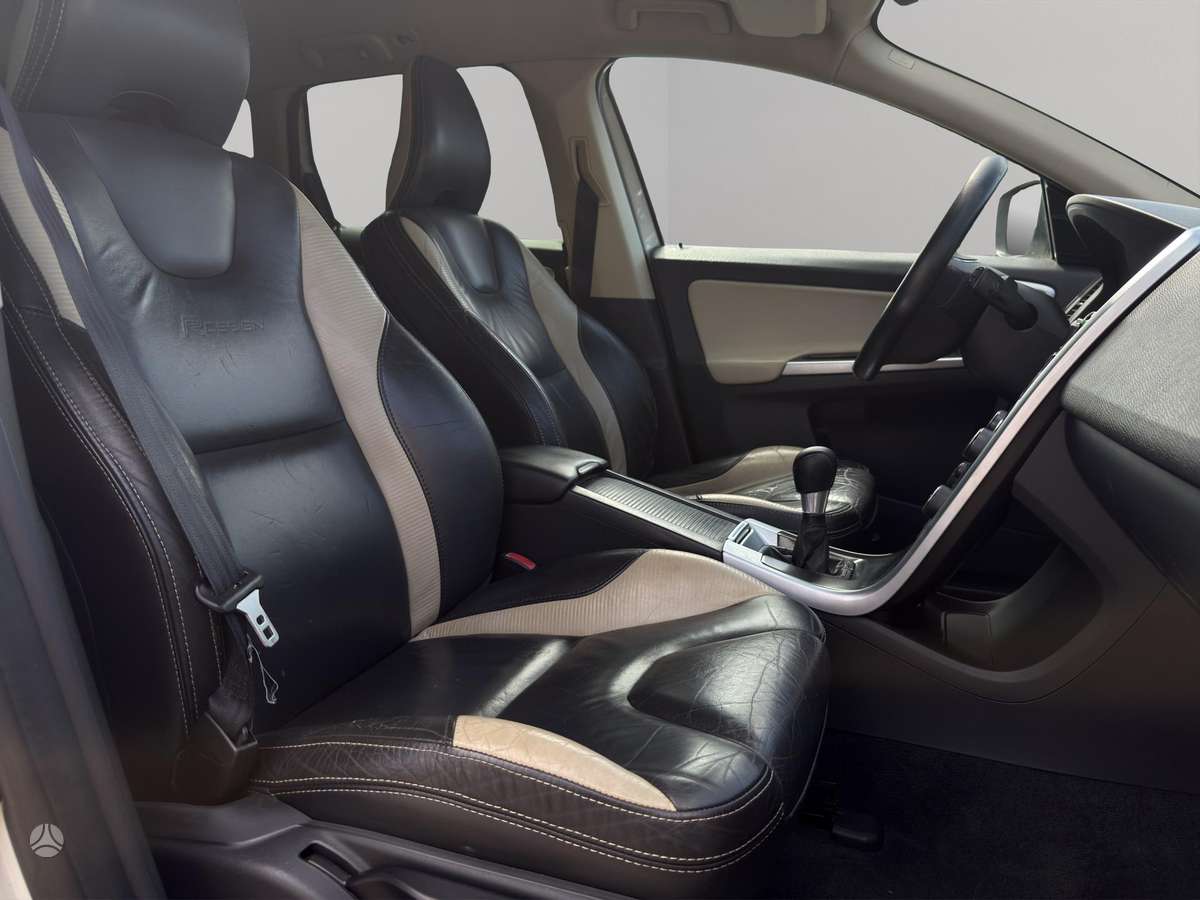 Volvo XC60, 2.0 l., off-road / crossover