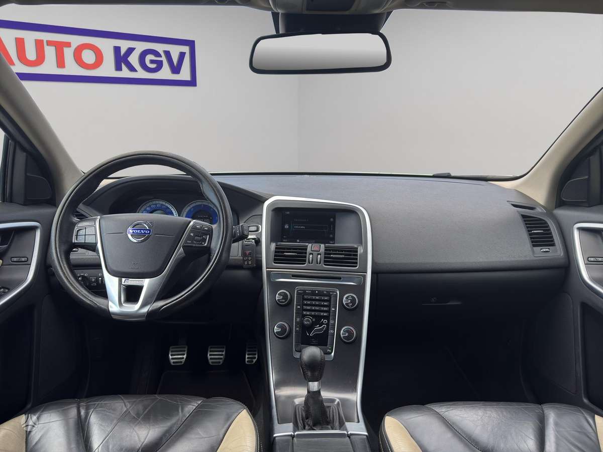 Volvo XC60, 2.0 l., off-road / crossover