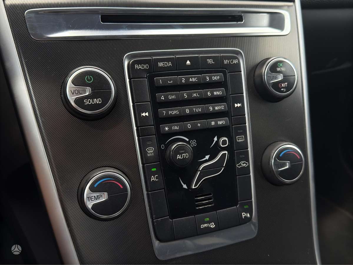 Volvo XC60, 2.0 l., off-road / crossover