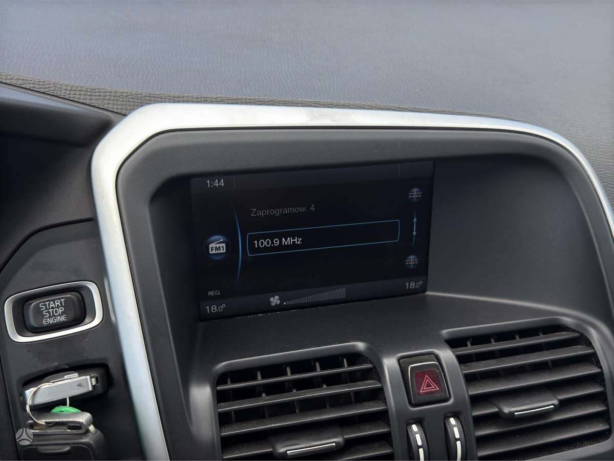 Volvo XC60, 2.0 l., off-road / crossover
