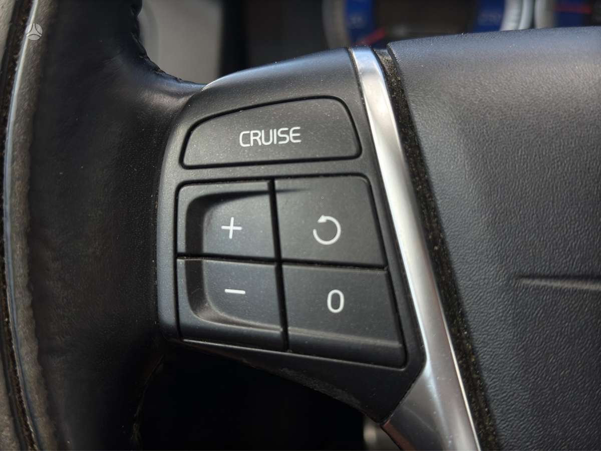 Volvo XC60, 2.0 l., off-road / crossover